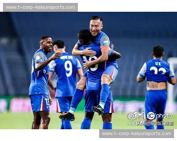 蓝色的碰撞，荣耀的回响：大连人与上海申花的终极博弈深度剖析